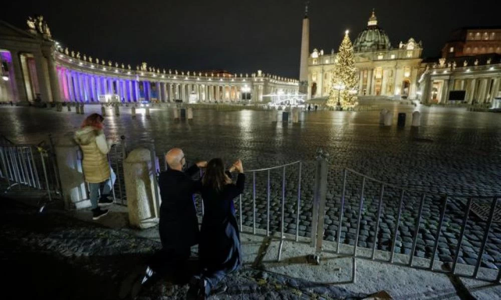 Τα φετινά διαφορετικά Χριστούγεννα – Εικόνες από όλο τον κόσμο